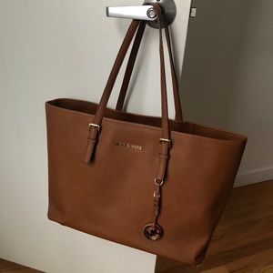 Michael Kors Jet Set Tote Bag